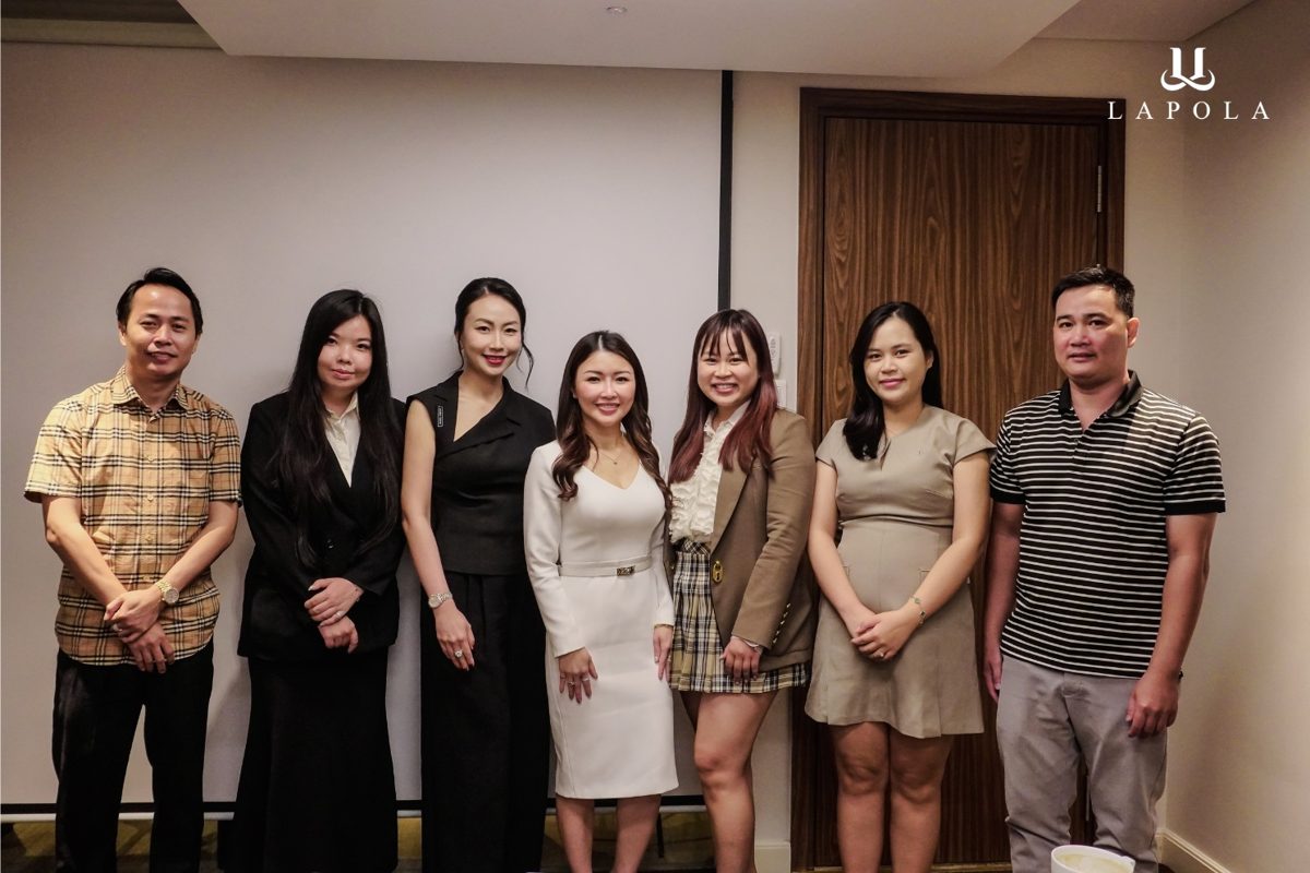 Ảnh lưu niệm học vi&ecirc;n v&agrave; ban tổ chức Workshop Giải M&atilde; Chất Lượng Kim Cương Lapola Jewelry